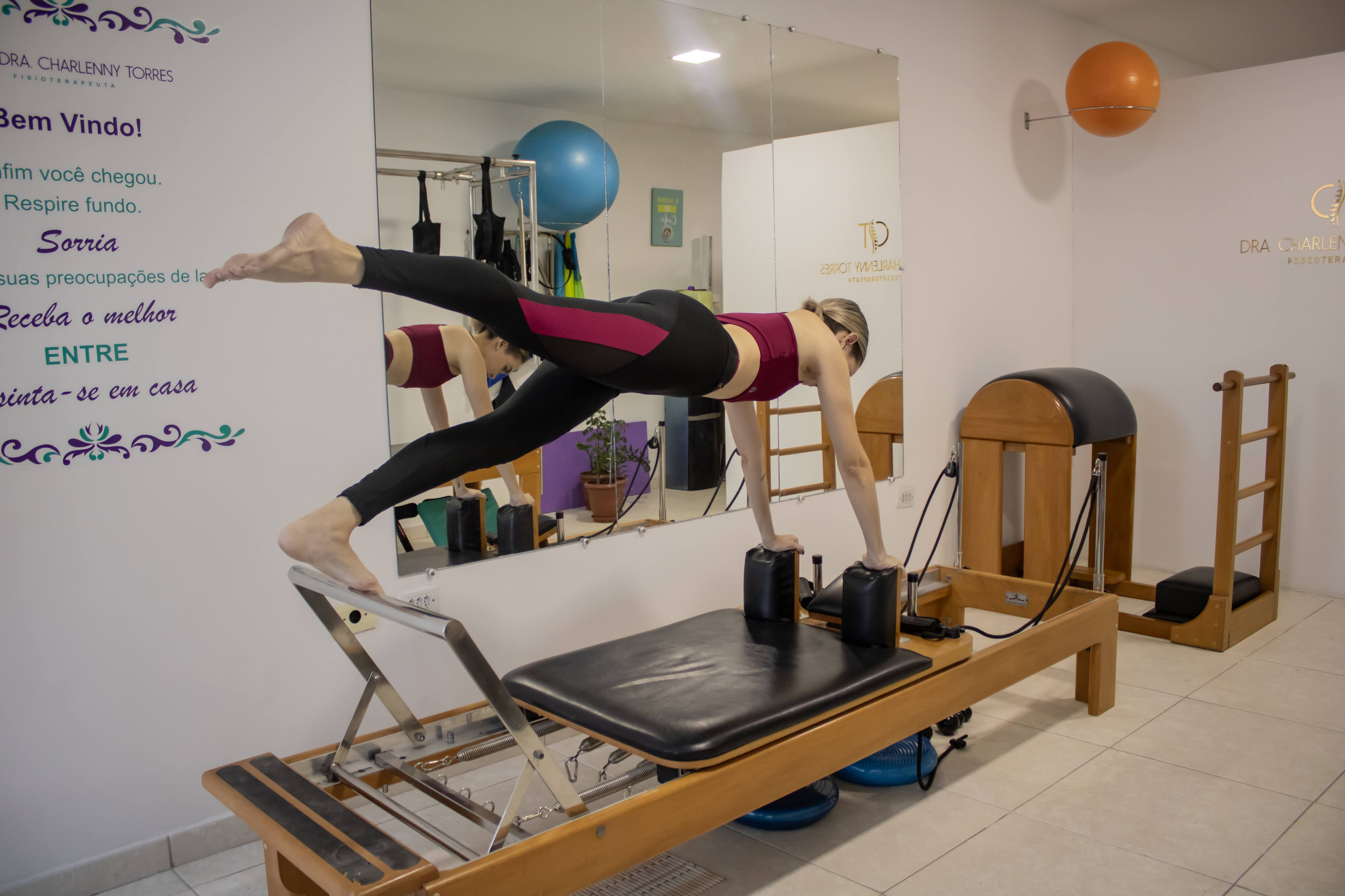 Reformer de Pilates - Estúdio Dra. Caroline Melo no Janga